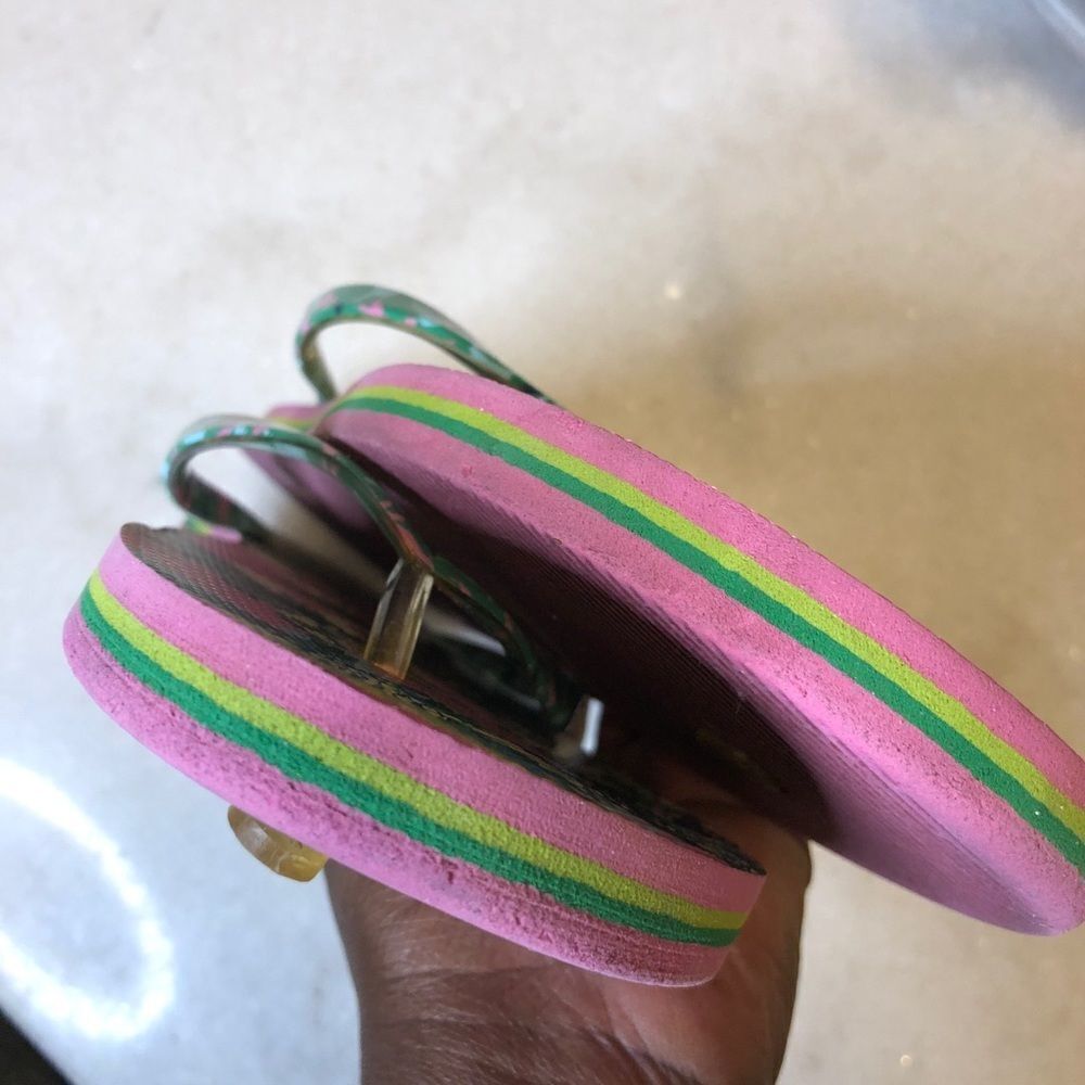 Vera Bradley pink and green floral flip flops 7/8 - Picture 7 of 9
